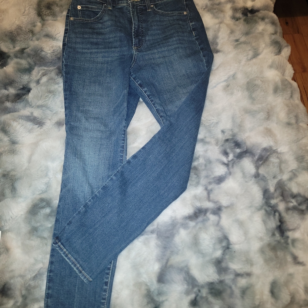 Universal Thread Women's Straight Leg Jeans in Denim Blue